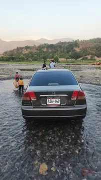 2005 Honda Civic photo 2