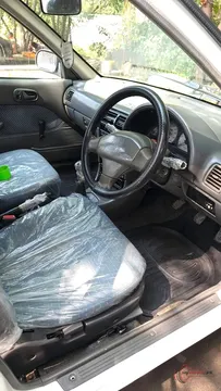 2005 Suzuki Cultus photo 2