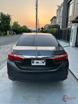 2017 Toyota Corolla GLi 1.3 photo 2