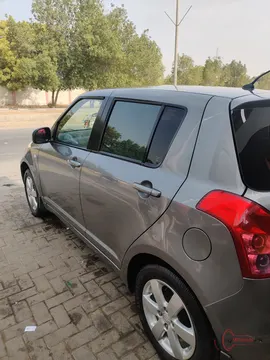 2013 Suzuki Swift DLX 1.3 NAVIGATION photo 3