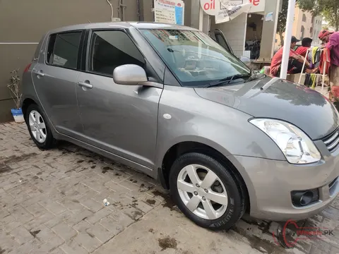 2013 Suzuki Swift DLX 1.3 NAVIGATION photo 5
