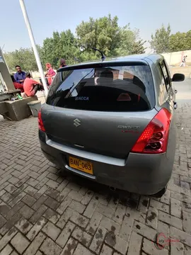 2013 Suzuki Swift DLX 1.3 NAVIGATION photo 4