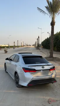 2017 Toyota Corolla ALTIS GRANDE CVT 1.8 photo 2