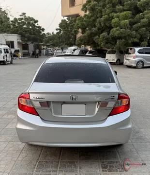 2015 Honda Civic Oriel photo 2