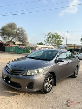 2013 Toyota Corolla photo 2
