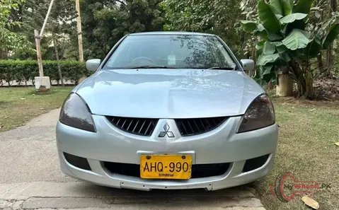 2005 Suzuki Cultus photo 5