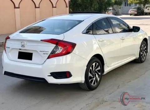 2018 Honda Civic Oriel photo 3