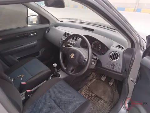 2018 Suzuki Swift DLX 1.3 NAVIGATION photo 2