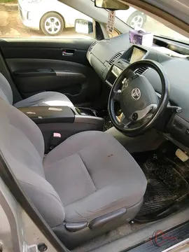 2010 Toyota PRIUS photo 3