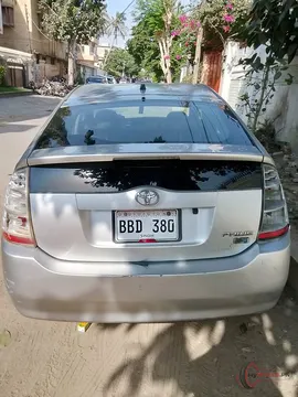 2010 Toyota PRIUS photo 2