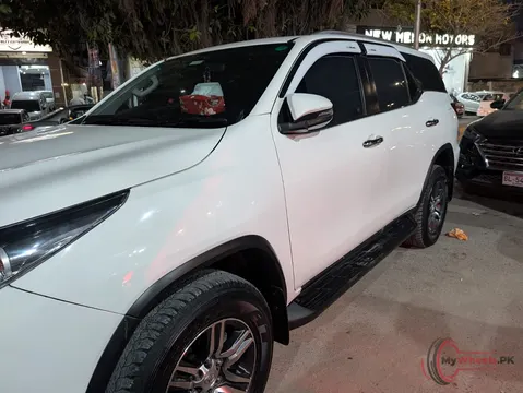 2020 Toyota Fortuner 2.7 G photo 4