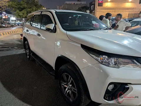 2020 Toyota Fortuner 2.7 G photo 8
