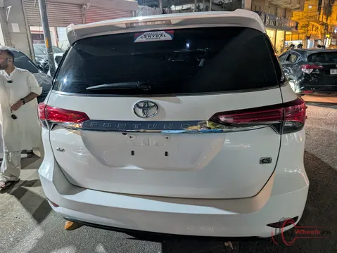 2020 Toyota Fortuner 2.7 G photo 2