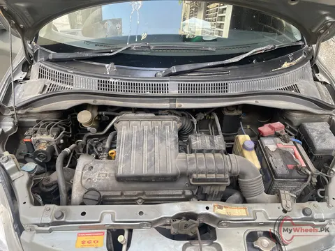 2013 Suzuki Swift DLX 1.3 NAVIGATION photo 3