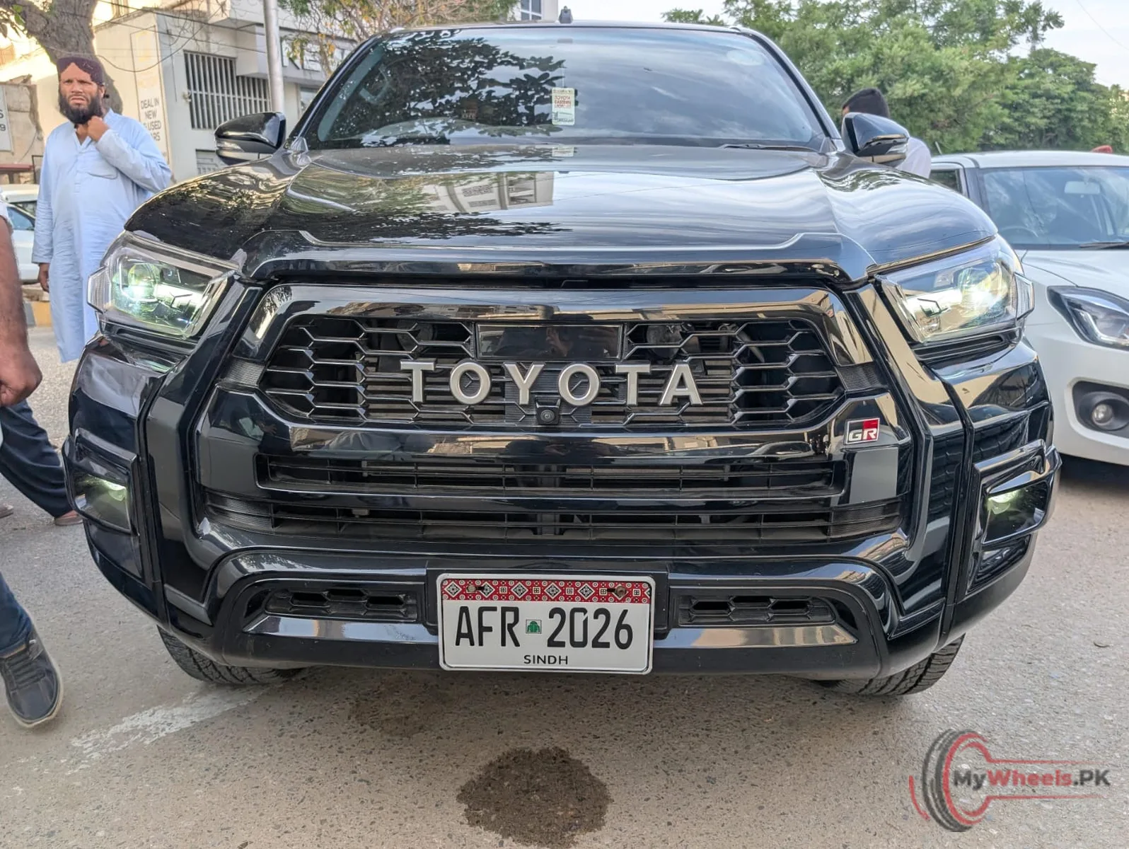2025 Toyota HILUX REVO GR-S main vehicle photo