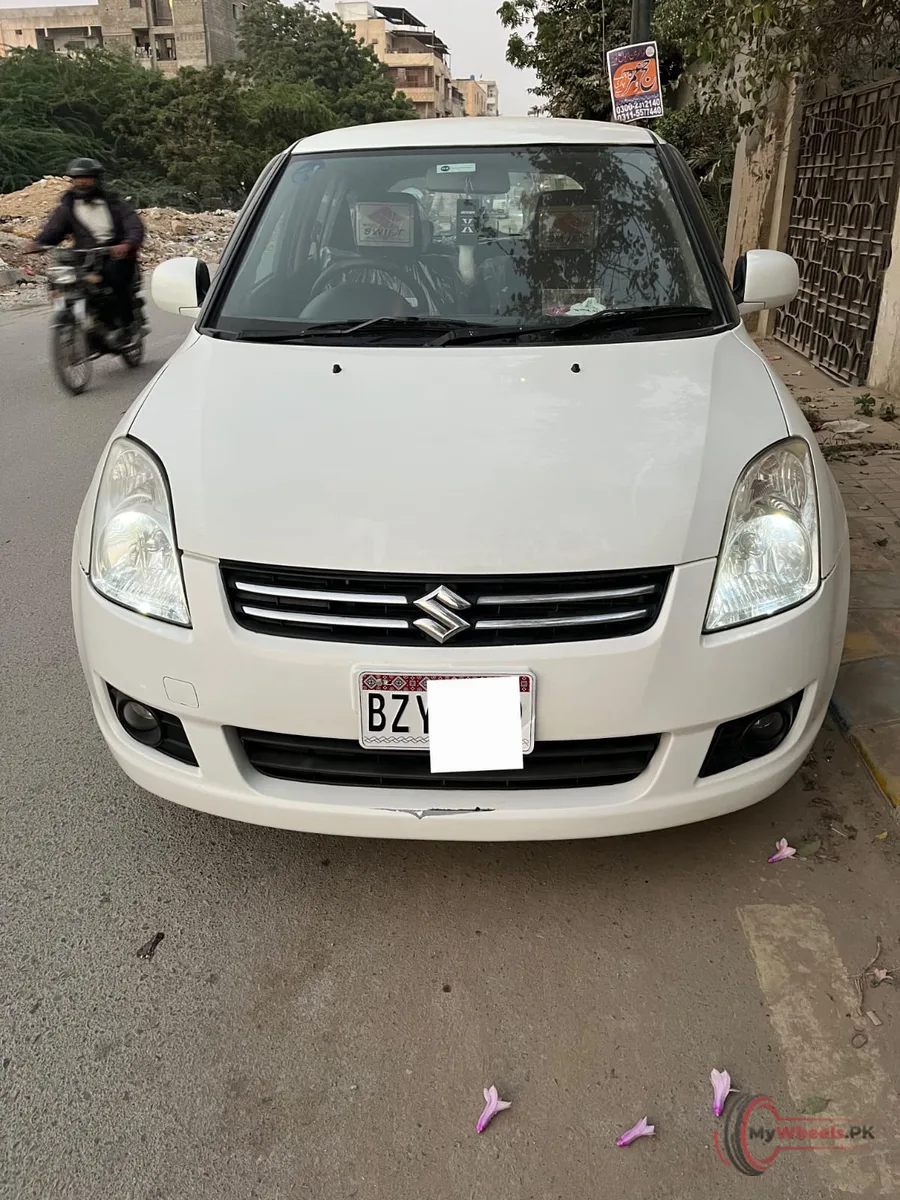 2020 Suzuki Swift DLX AUTOMATIC 1.3 main vehicle photo