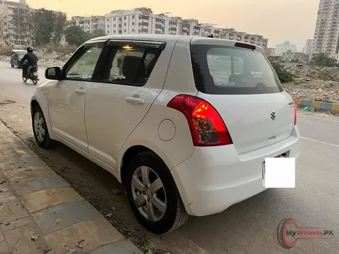 2020 Suzuki Swift DLX AUTOMATIC 1.3 photo 3