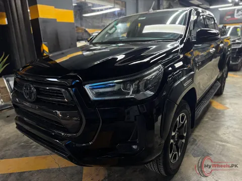 2022 Toyota Fortuner photo 2