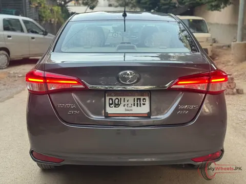 2020 Toyota Yaris ATIV CVT 1.3 photo 2