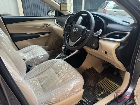 2020 Toyota Yaris ATIV CVT 1.3 photo 3