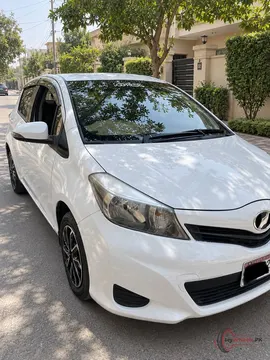 2013 Toyota VITZ