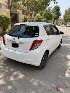 2013 Toyota VITZ photo 2