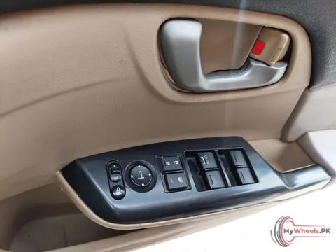 2013 Honda Civic Oriel photo 3