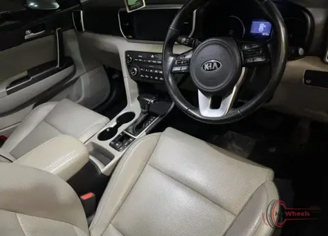 2021 KIA Sportage AWD photo 2