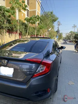 2016 Honda Civic Oriel photo 4