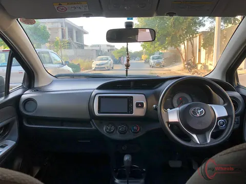 2014 Toyota VITZ photo 4