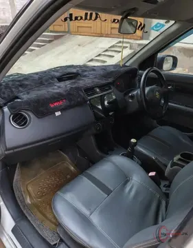 2012 Suzuki Swift photo 2