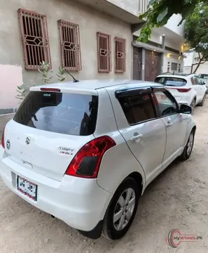 2012 Suzuki Swift photo 4