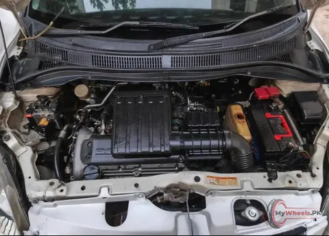2012 Suzuki Swift photo 1
