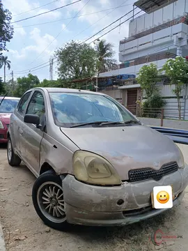 2001 Toyota VITZ F 1.0 photo 2