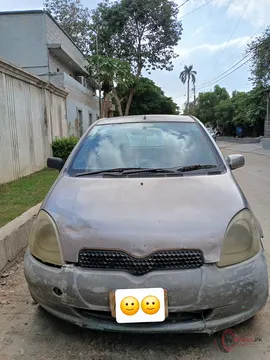 2001 Toyota VITZ F 1.0 photo 3
