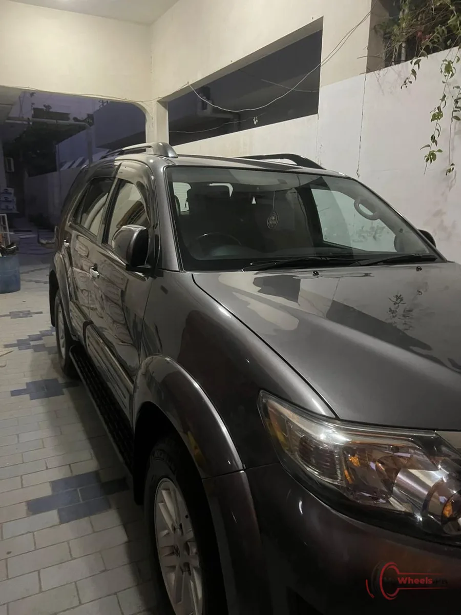 2016 Toyota Fortuner 2.7 V main vehicle photo