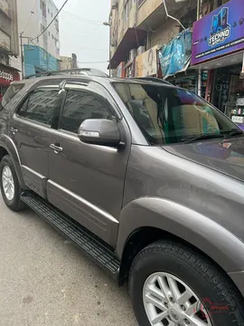 2016 Toyota Fortuner 2.7 V photo 9