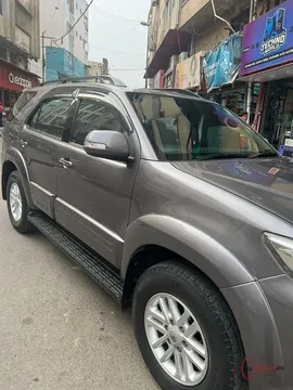 2016 Toyota Fortuner 2.7 V photo 11