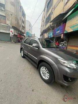 2016 Toyota Fortuner 2.7 V photo 10