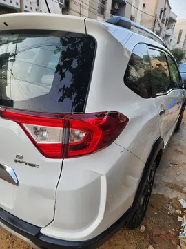2018 Honda BR-V i-VTEC S photo 3