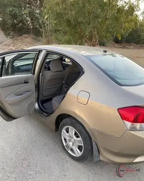 2013 Honda City 1.3 Manual photo 2