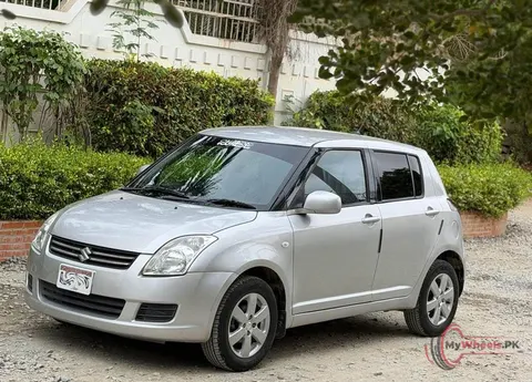 2018 Suzuki Swift photo 3