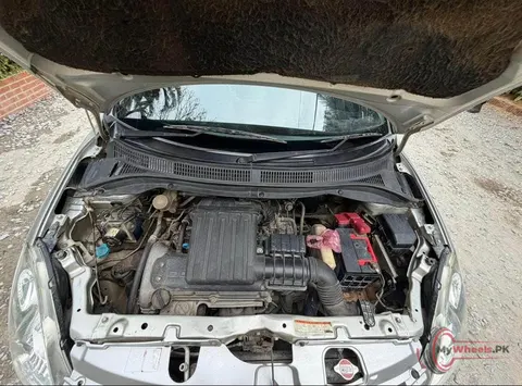 2018 Suzuki Swift photo 2