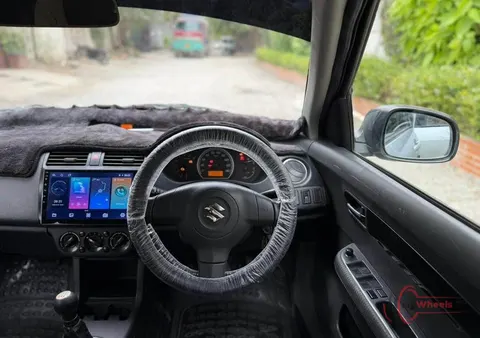 2018 Suzuki Swift photo 1