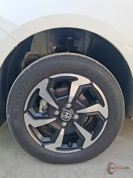 2026 Toyota Yaris GLI CVT 1.3 photo 3