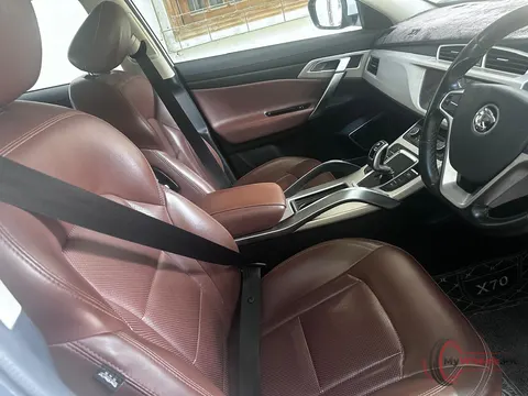 2021 PROTON X70 PREMIUM FWD photo 4