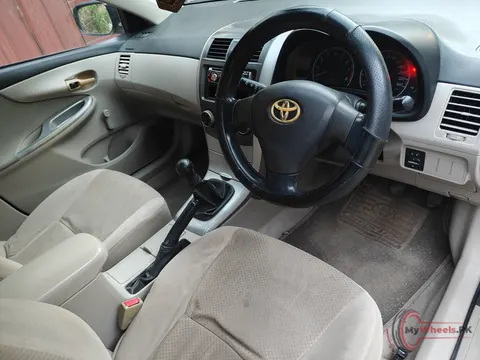 2011 Toyota Corolla XLI photo 2