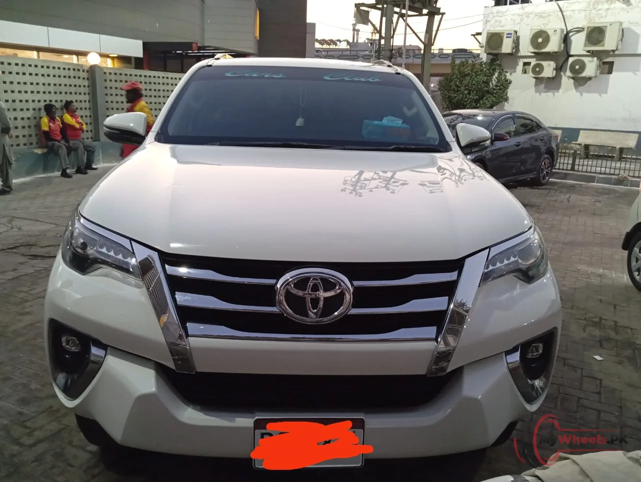 2018 Toyota Fortuner 2.7 V main vehicle photo