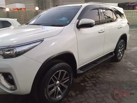 2018 Toyota Fortuner 2.7 V photo 4