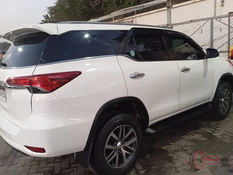 2018 Toyota Fortuner 2.7 V photo 2